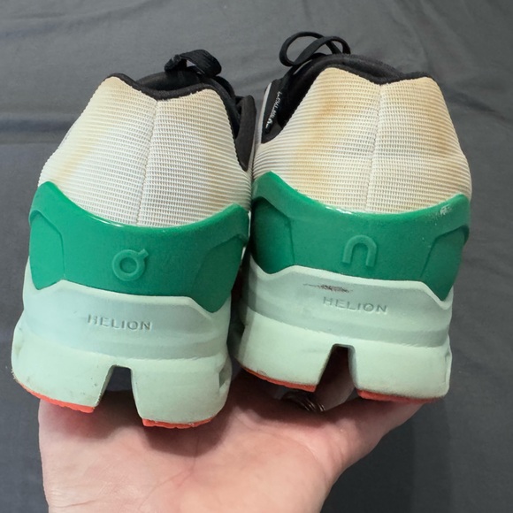 On Running Cloudstratus Women's Size 10B - Picture 4 of 6